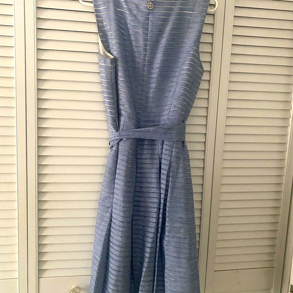 Sleeveless dress with belt. Beautiful silky material. Blue and white